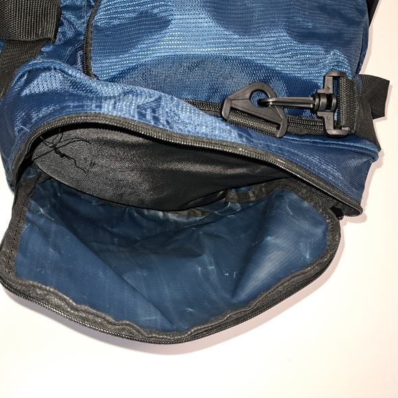 Seattle Seahawks Blue Duffel Gym Bag 18x10x8 New With Tag - Picture 7 of 11